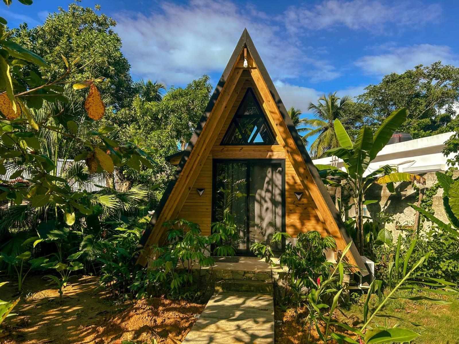 Leisy'S Garden Hostel & Rooms Samana Ngoại thất bức ảnh